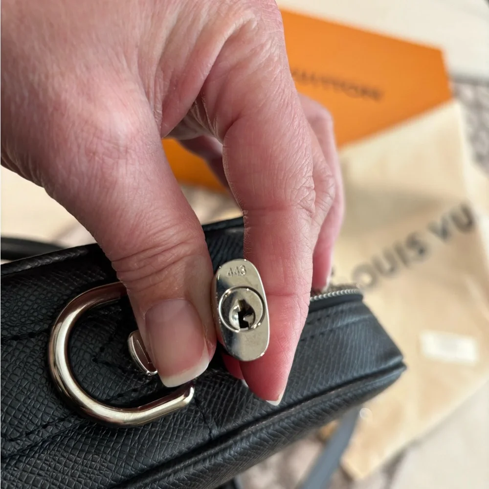 Louis Vuitton Black Briefcase Sleek Professional Design - Picture 7 of 8